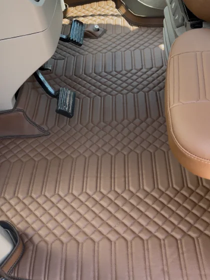 Tapete matelassê do piso — trabalho de tapeçaria da Tractor Car